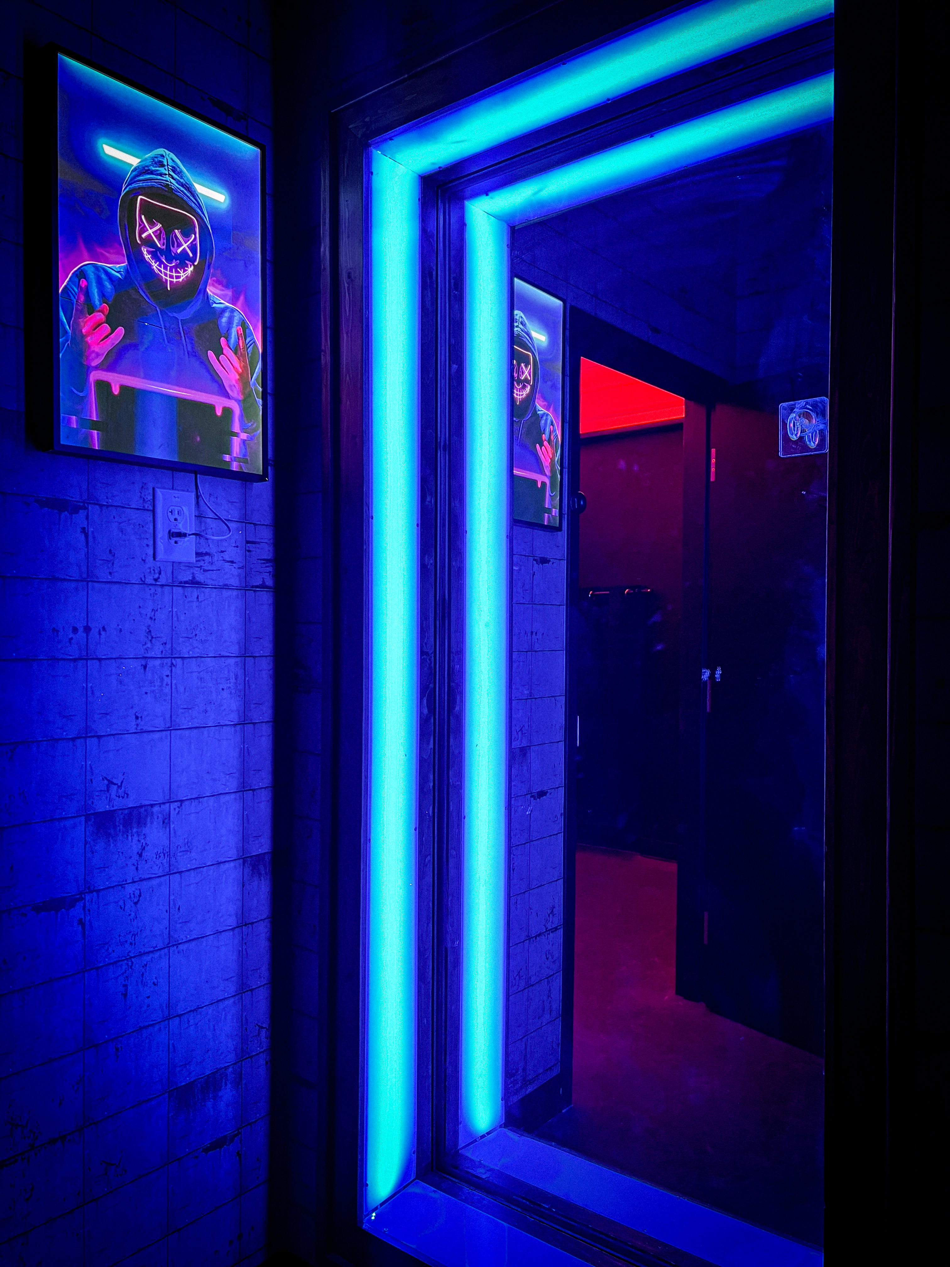 capsule theme room at Novus Escape Room OC Forney